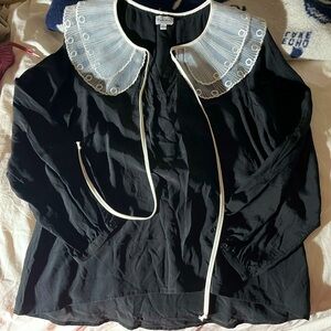 Fabulous silk blouse with large organza collar